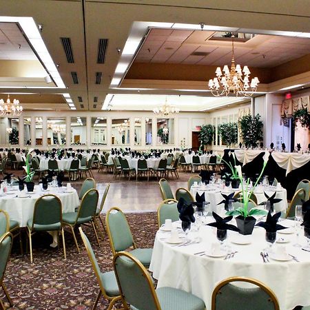 University Square Hotel Fresno Restaurant photo