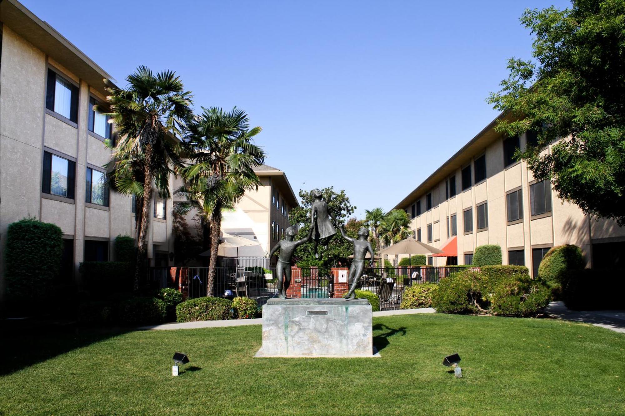 University Square Hotel Fresno Exterior photo