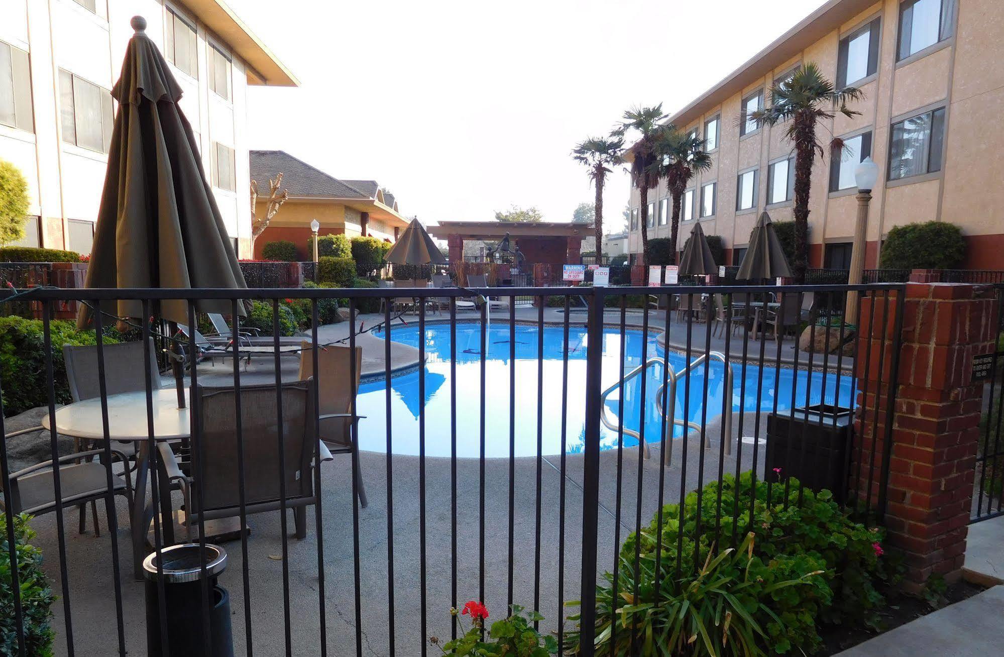 University Square Hotel Fresno Exterior photo
